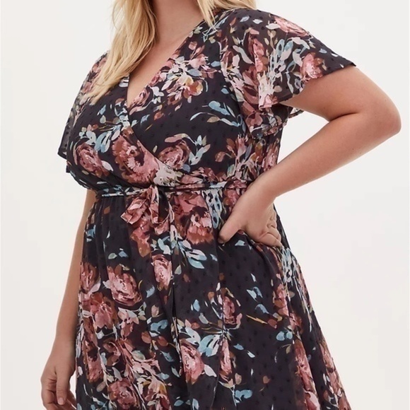 Torrid Swiss Dot Floral Dark Gray Faux Wrap Dress Size 0 or 12 0X - Picture 2 of 5